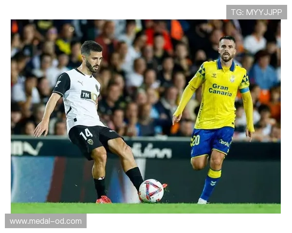 巴萨依赖青训，是传承优势还是阵容困境下的无奈选择？